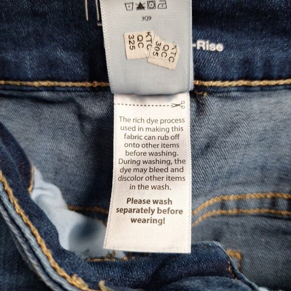 Time&Tru Mid-Rise Denim Jean Short Size 6 Blue Stretch Distressed Women's - Picture 3 of 7